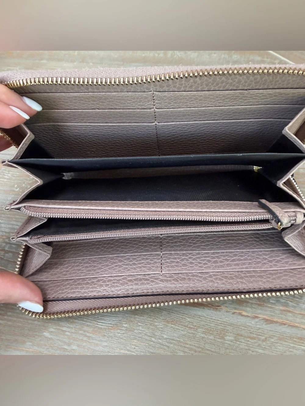 Gucci Blush Pink Pebbled Leather Wallet with Gold GG - Picture 3 of 3
